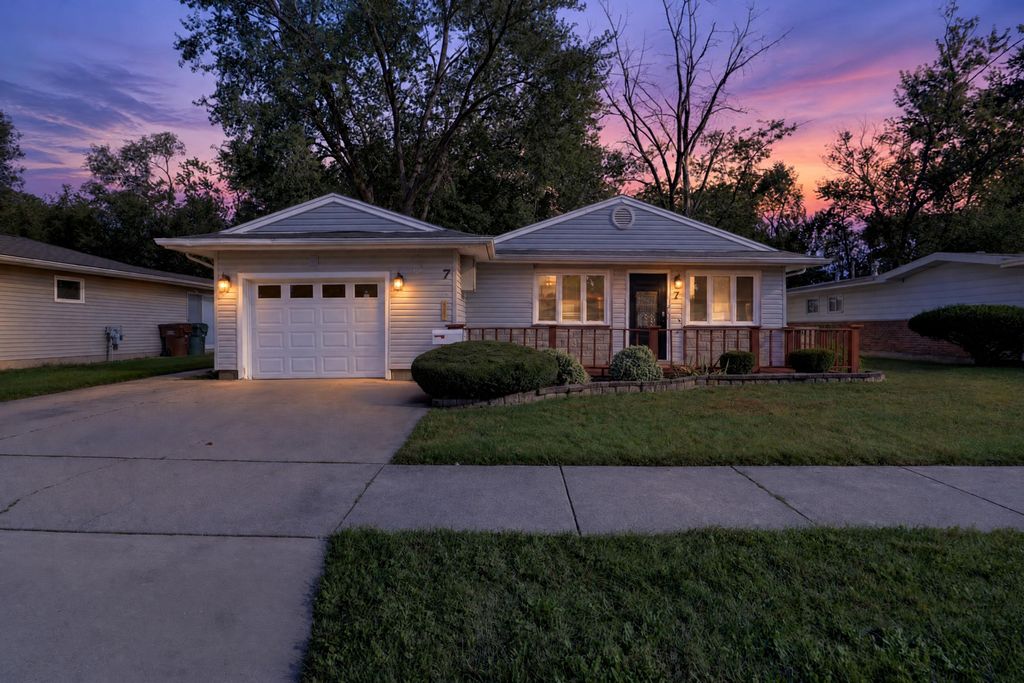 7 E Rocket Circle, Park Forest, IL 60466