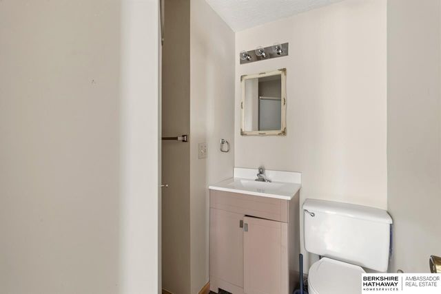 115 N 36th Street, Omaha, NE 68131