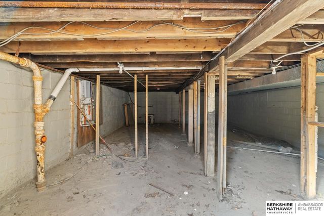 115 N 36th Street, Omaha, NE 68131