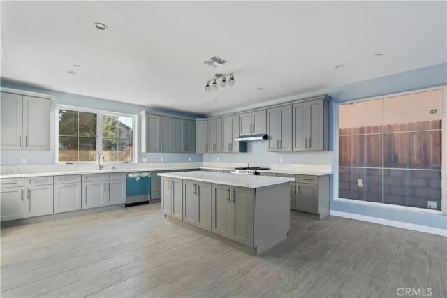 20811 W Seeasons Lane, Winnetka, CA 91306