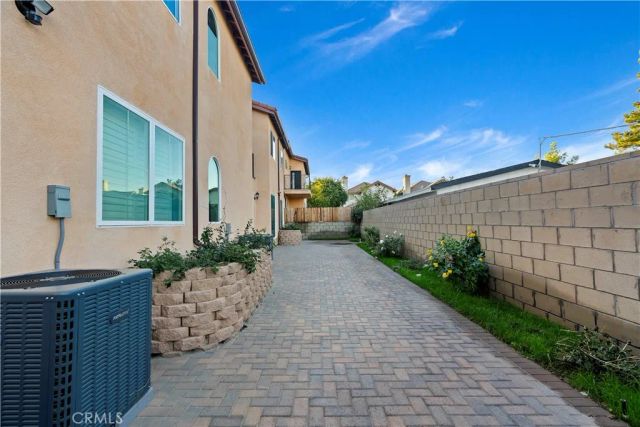 20811 W Seeasons Lane, Winnetka, CA 91306