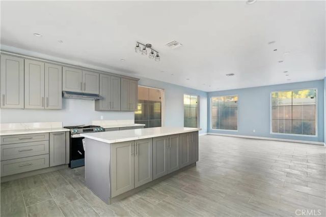 20811 W Seeasons Lane, Winnetka, CA 91306