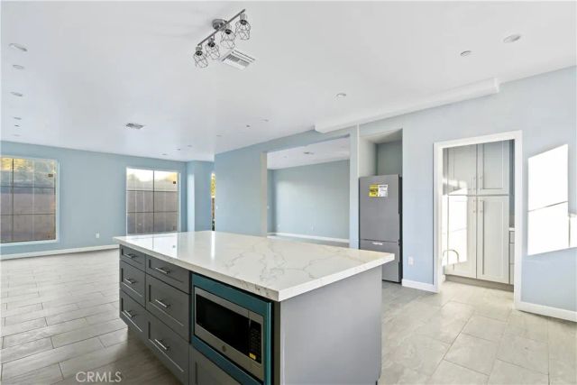 20811 W Seeasons Lane, Winnetka, CA 91306
