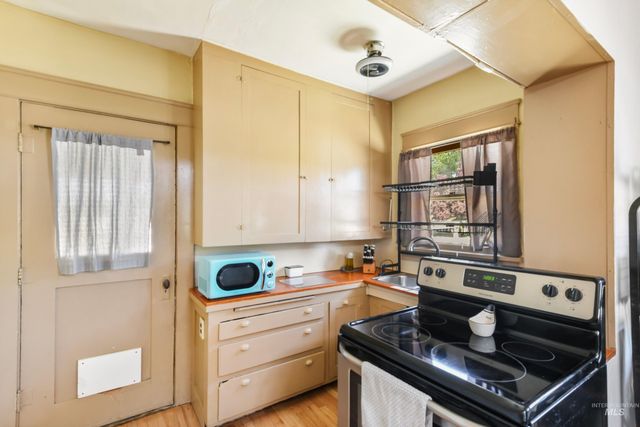 523 16th Ave N, Nampa, ID 83687