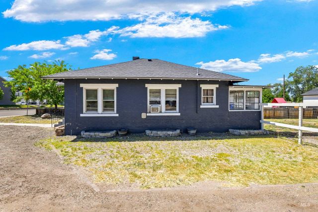 523 16th Ave N, Nampa, ID 83687