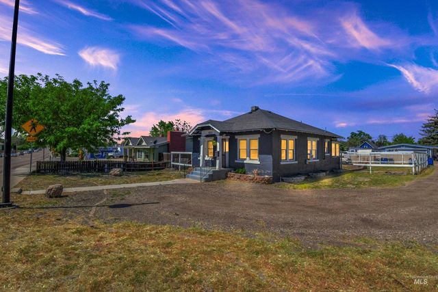 523 16th Ave N, Nampa, ID 83687