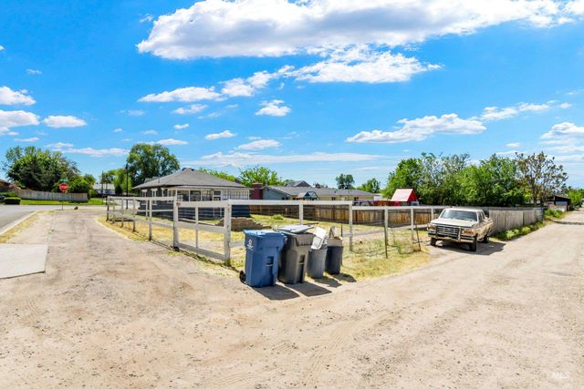 523 16th Ave N, Nampa, ID 83687