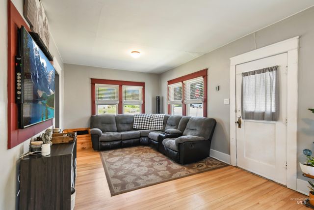 523 16th Ave N, Nampa, ID 83687