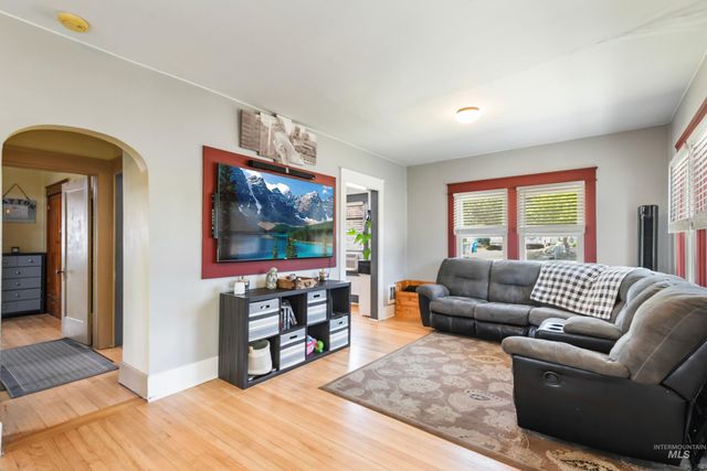 523 16th Ave N, Nampa, ID 83687