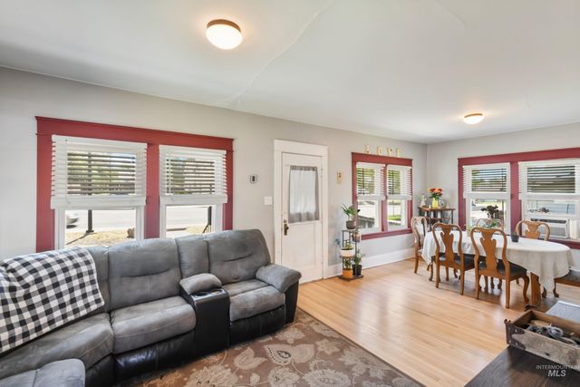 523 16th Ave N, Nampa, ID 83687