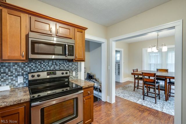 77 Devonshire Drive, Akron, OH 44312