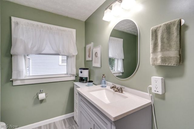 77 Devonshire Drive, Akron, OH 44312