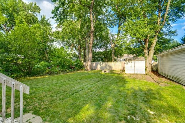 77 Devonshire Drive, Akron, OH 44312