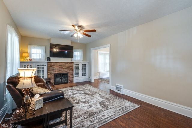 77 Devonshire Drive, Akron, OH 44312