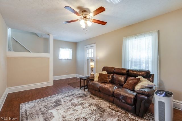 77 Devonshire Drive, Akron, OH 44312