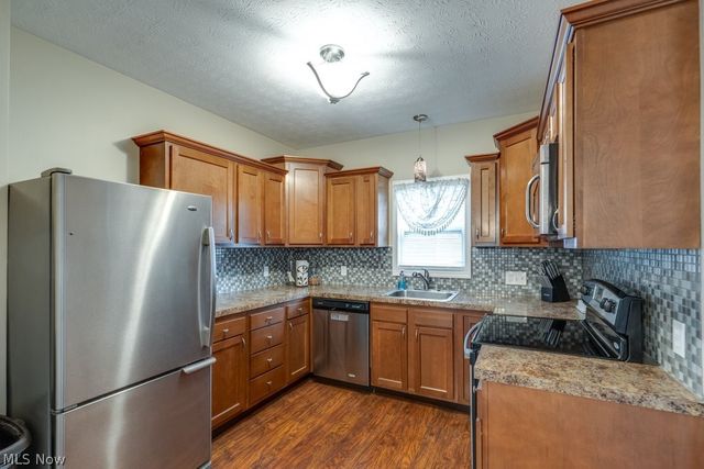 77 Devonshire Drive, Akron, OH 44312