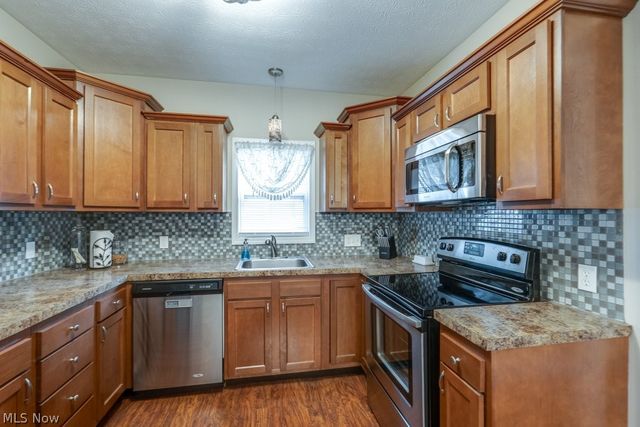 77 Devonshire Drive, Akron, OH 44312