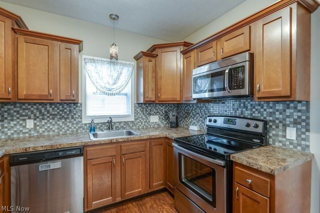 77 Devonshire Drive, Akron, OH 44312
