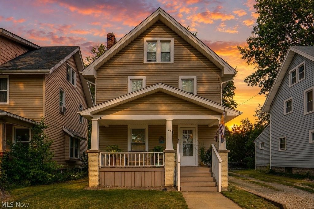 77 Devonshire Drive, Akron, OH 44312