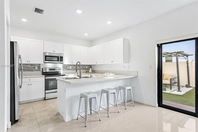 3386 W 106th Ter, Hialeah, FL 33018