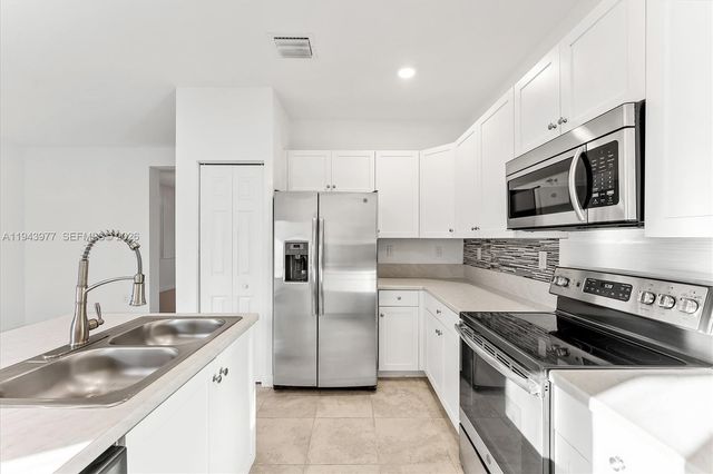 3386 W 106th Ter, Hialeah, FL 33018