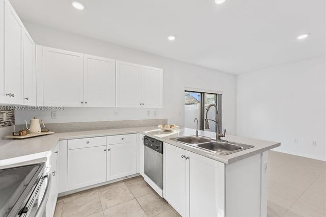 3386 W 106th Ter, Hialeah, FL 33018