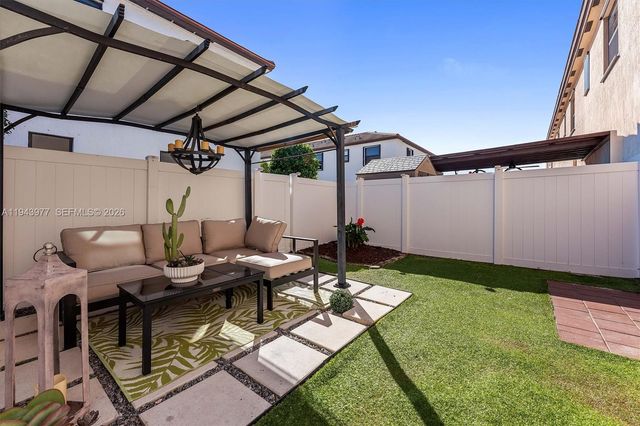 3386 W 106th Ter, Hialeah, FL 33018