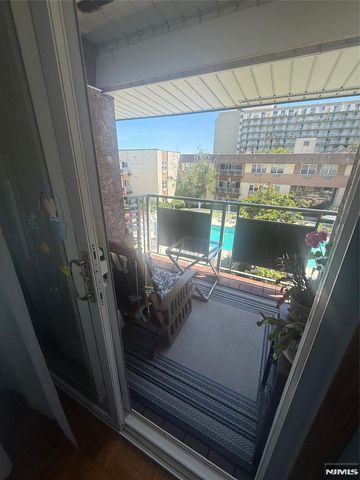 1111 River, Edgewater, NJ 07020