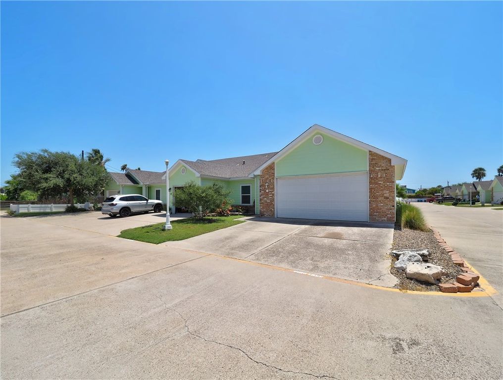 1117 S Ninth St 701, Port Aransas, TX 78373 — exterior