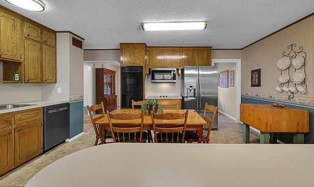 136 Bowie Street, Mcgregor, TX 76657