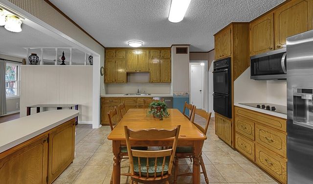 136 Bowie Street, Mcgregor, TX 76657