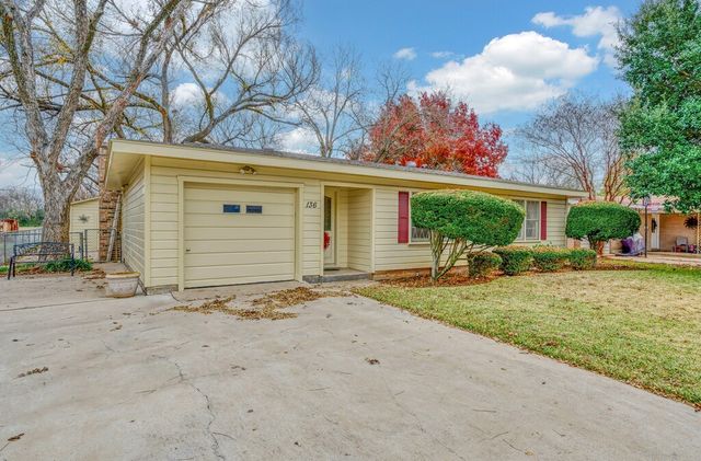 136 Bowie Street, Mcgregor, TX 76657