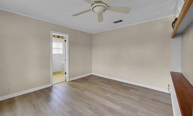 136 Bowie Street, Mcgregor, TX 76657