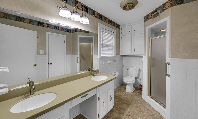 136 Bowie Street, Mcgregor, TX 76657