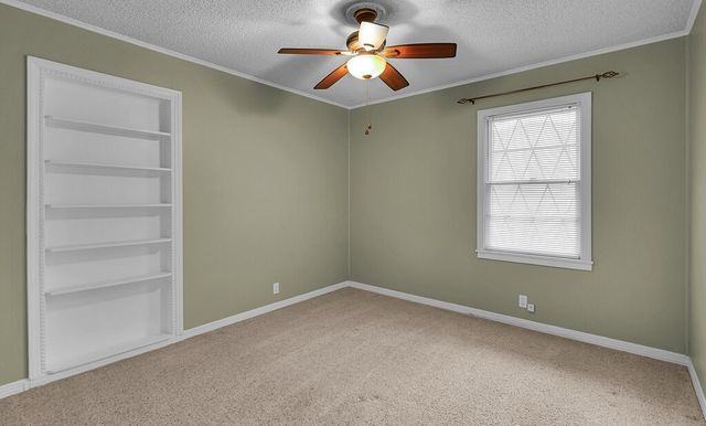 136 Bowie Street, Mcgregor, TX 76657