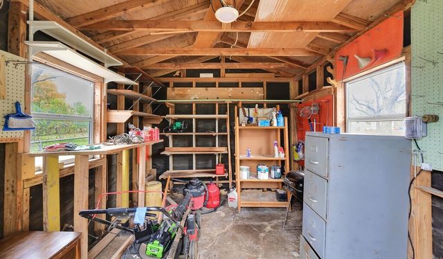 136 Bowie Street, Mcgregor, TX 76657