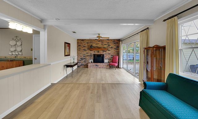 136 Bowie Street, Mcgregor, TX 76657