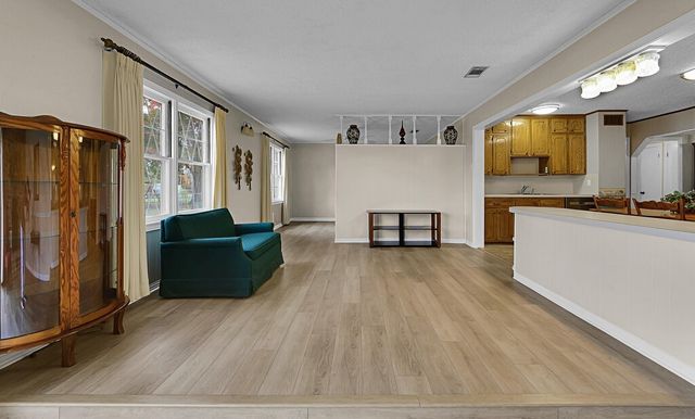 136 Bowie Street, Mcgregor, TX 76657