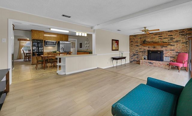 136 Bowie Street, Mcgregor, TX 76657