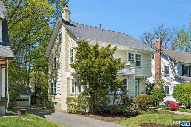 16 Duryea Road, Montclair, NJ 07043