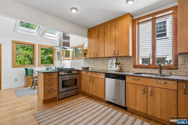 16 Duryea Road, Montclair, NJ 07043