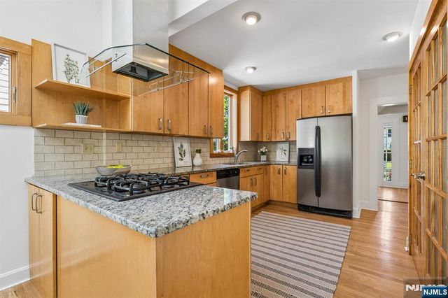 16 Duryea Road, Montclair, NJ 07043