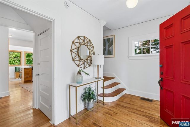 16 Duryea Road, Montclair, NJ 07043