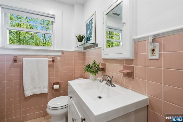 16 Duryea Road, Montclair, NJ 07043