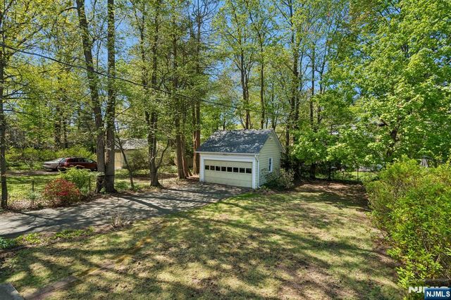 16 Duryea Road, Montclair, NJ 07043
