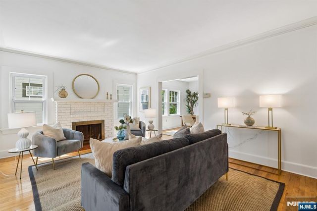 16 Duryea Road, Montclair, NJ 07043