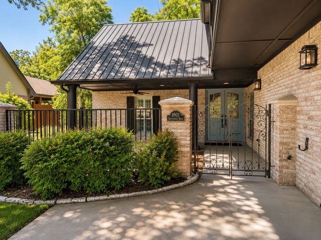 8903 Ravenswood Road, Granbury, TX 76049
