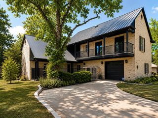8903 Ravenswood Road, Granbury, TX 76049