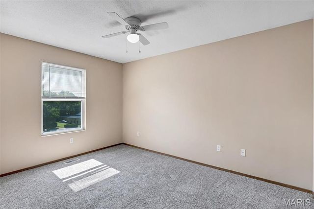 5 W 12th Street, Washington, MO 63090