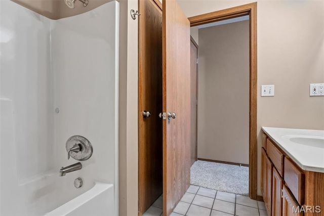 5 W 12th Street, Washington, MO 63090